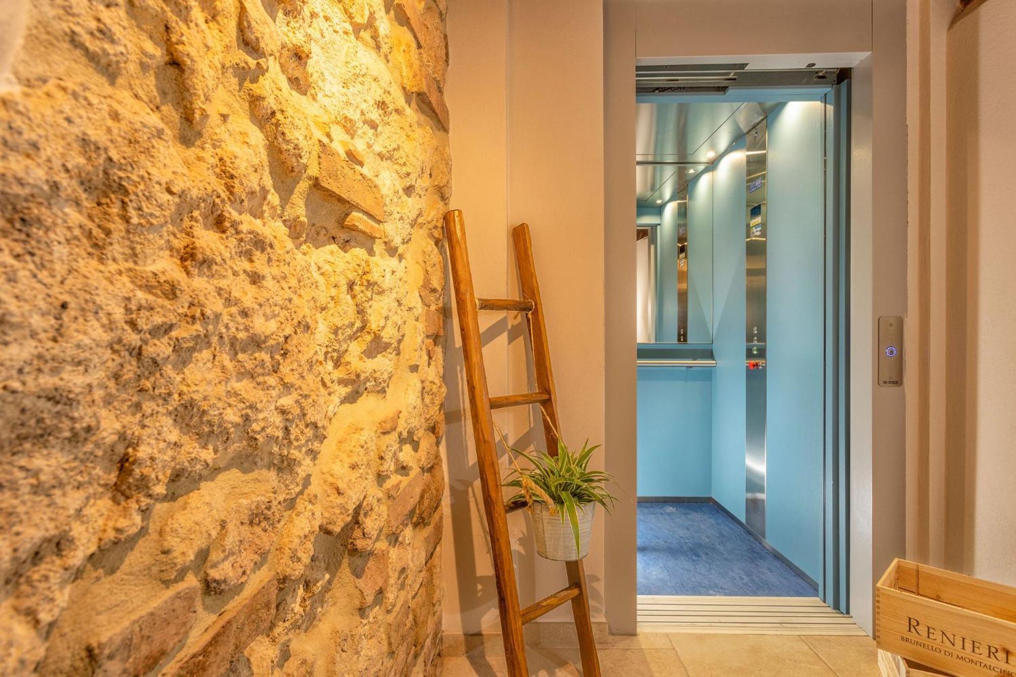 Palazzo Falcinelli Luxury Room In Montepulciano Center With Air Conditioning And Elevator Luaran gambar