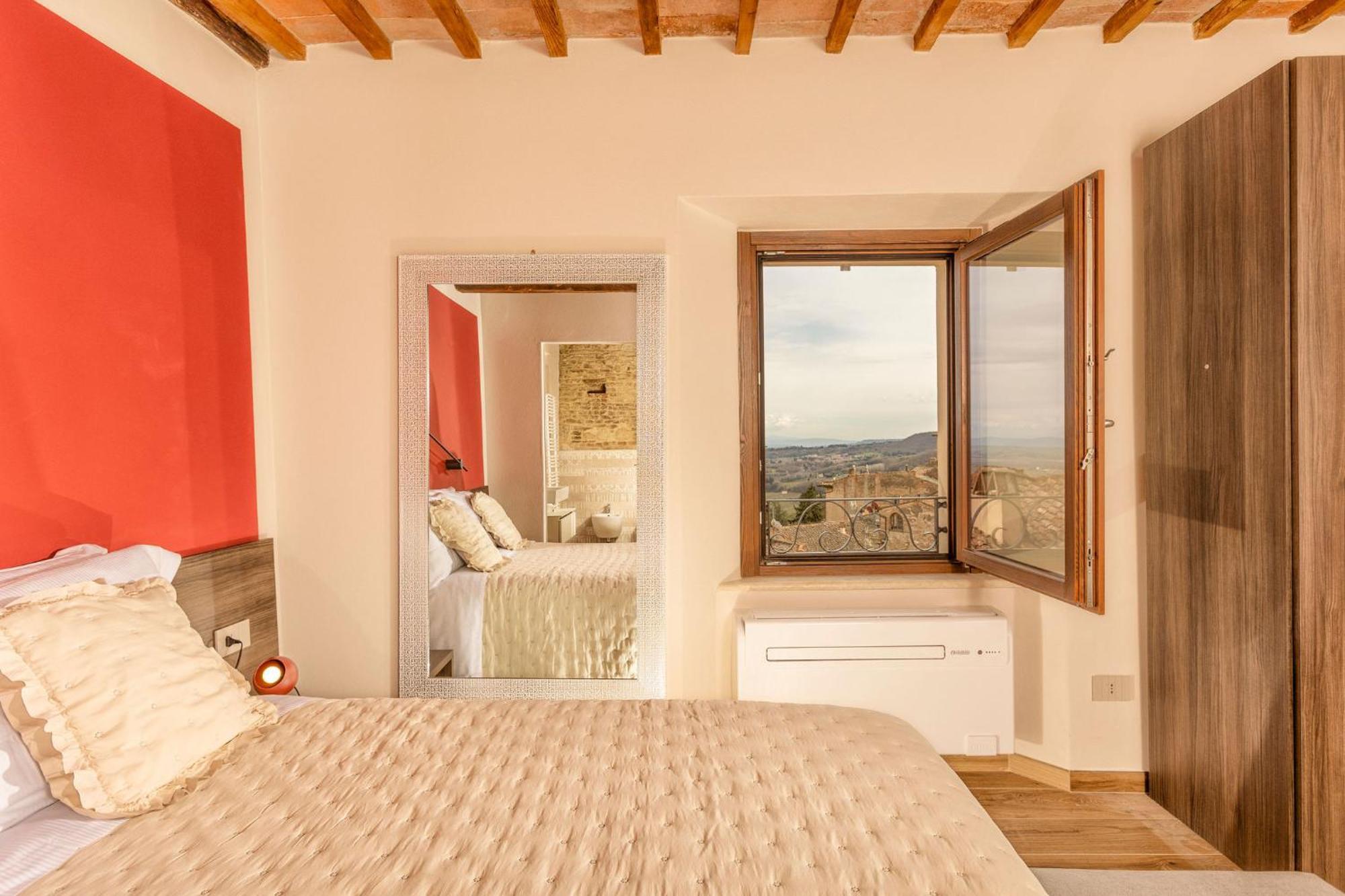 Palazzo Falcinelli Luxury Room In Montepulciano Center With Air Conditioning And Elevator Luaran gambar